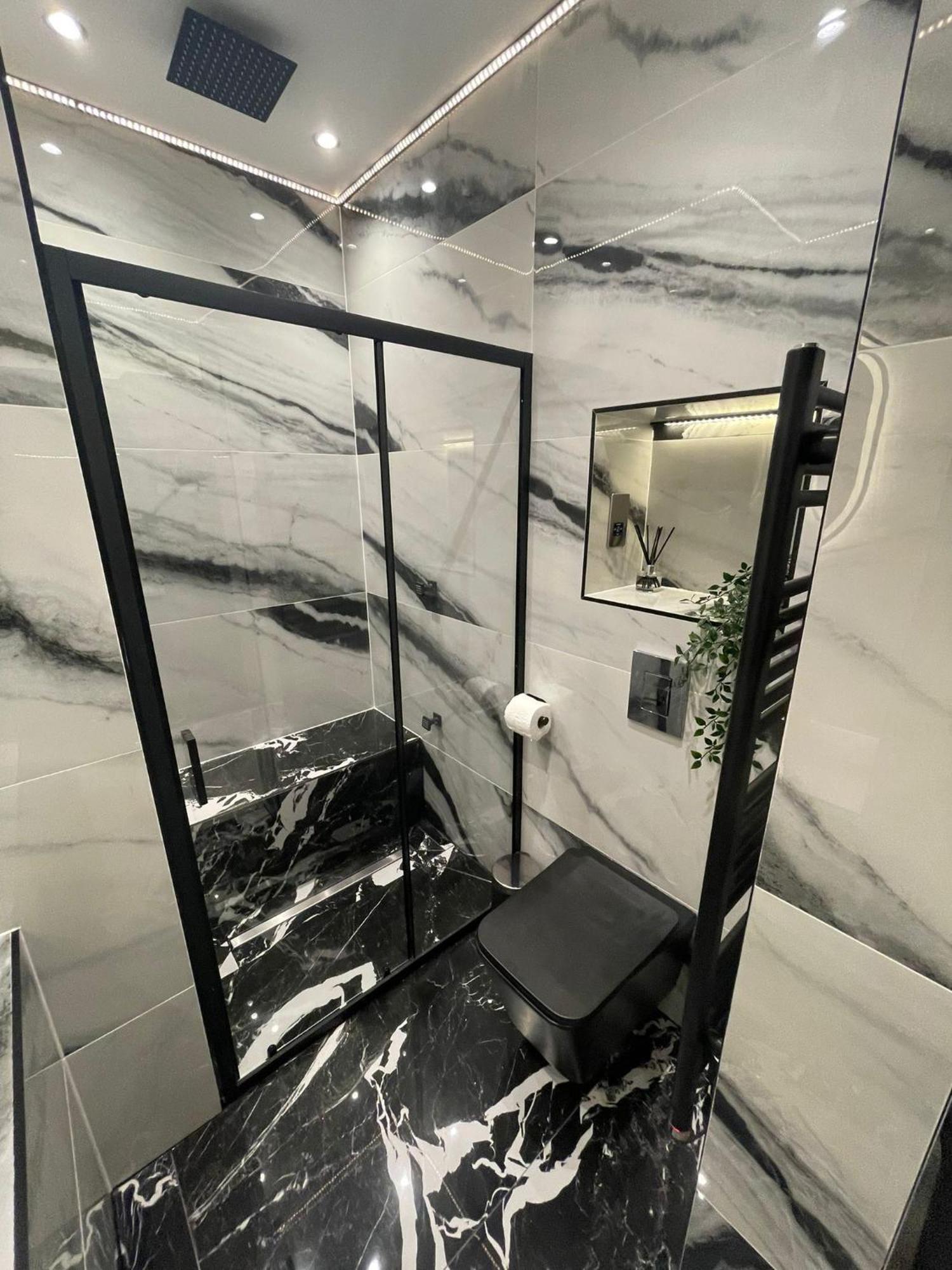 2bedroom & Steam Room! *