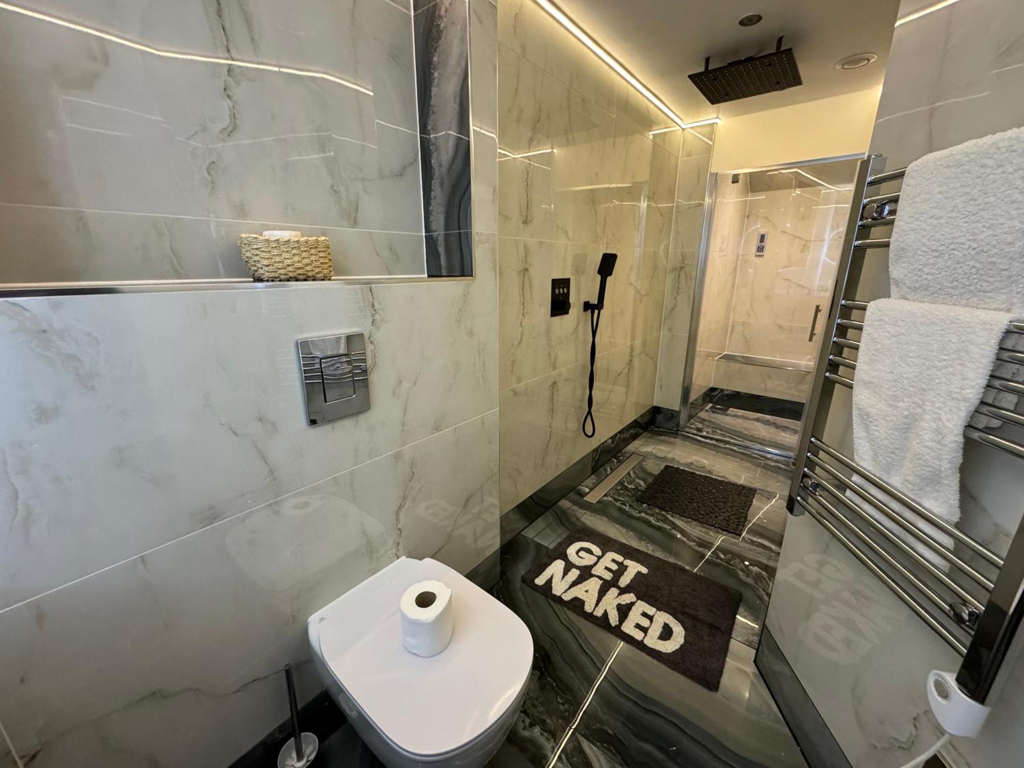 2bedroom & Steam Room! Appartement