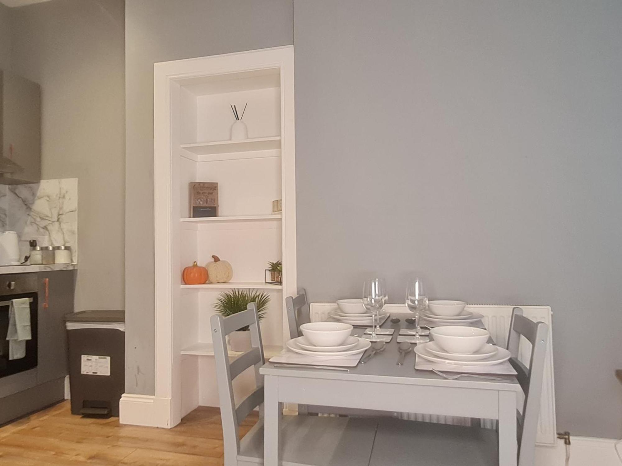 Modern 3 Bed With Free Parking *