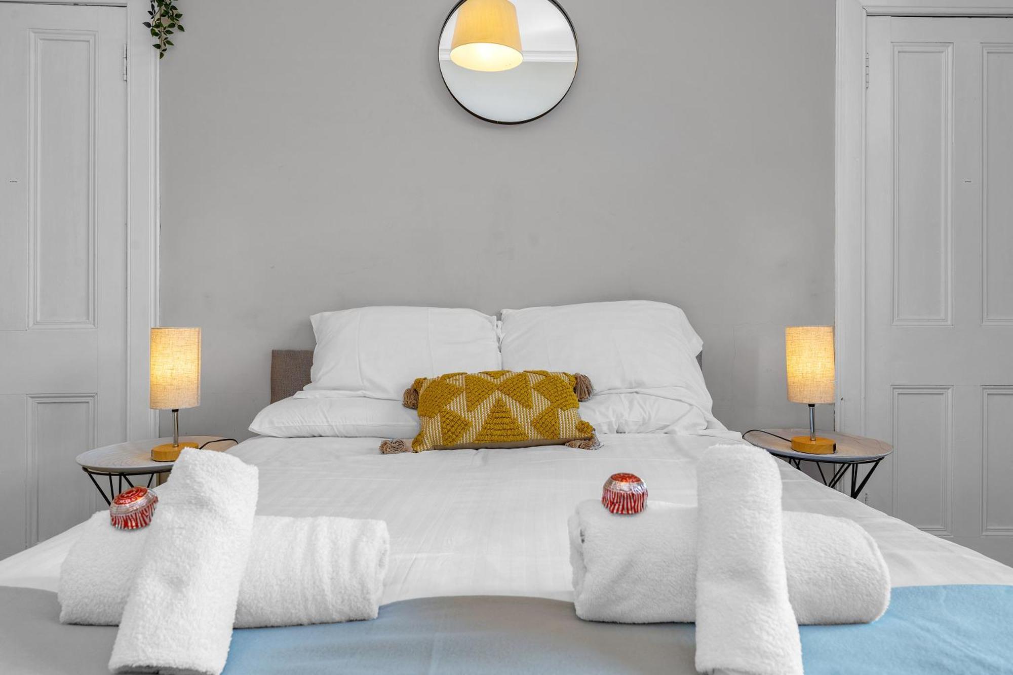 Bright Large Bedroom Br1