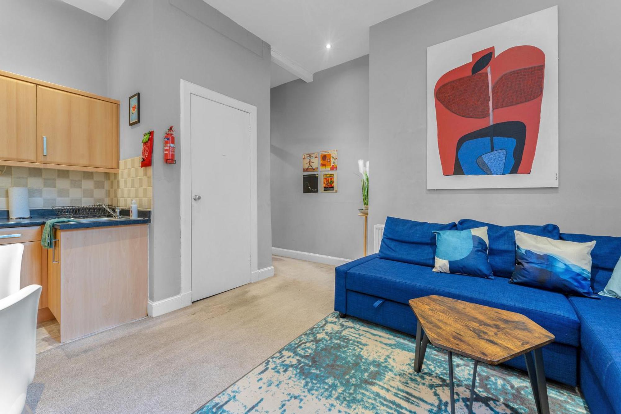 Bright Large Bedroom Br1