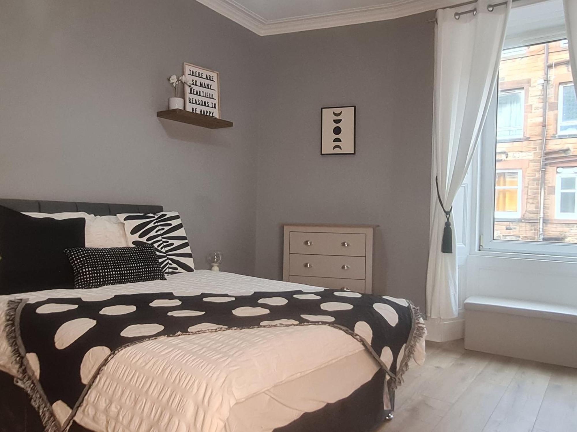 Modern 3 Bed With Free Parking