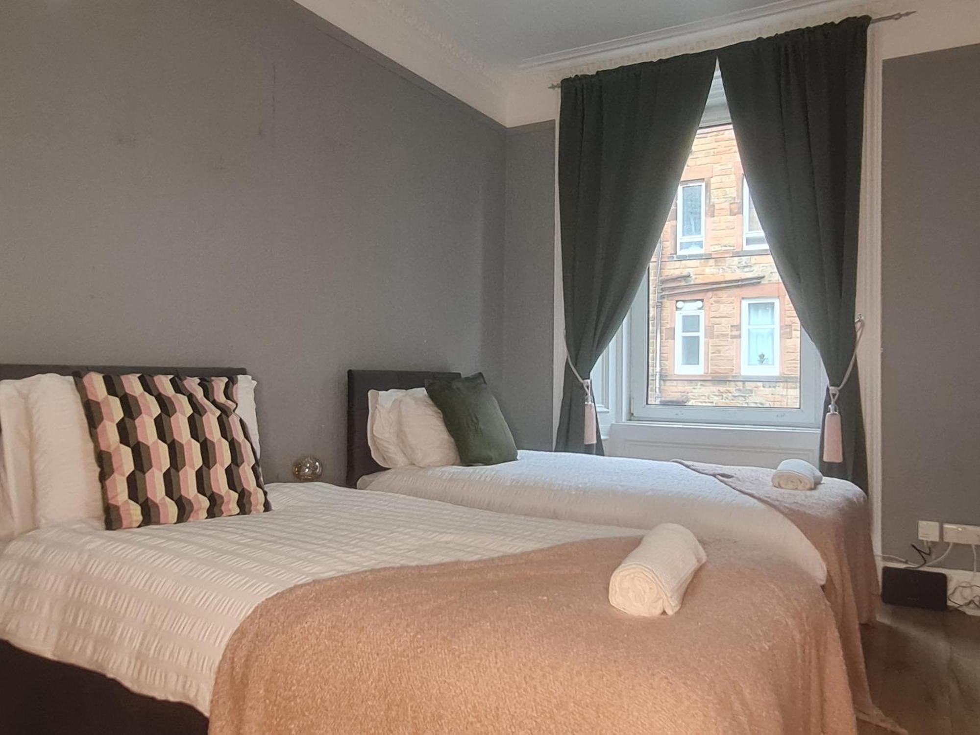 Modern 3 Bed With Free Parking