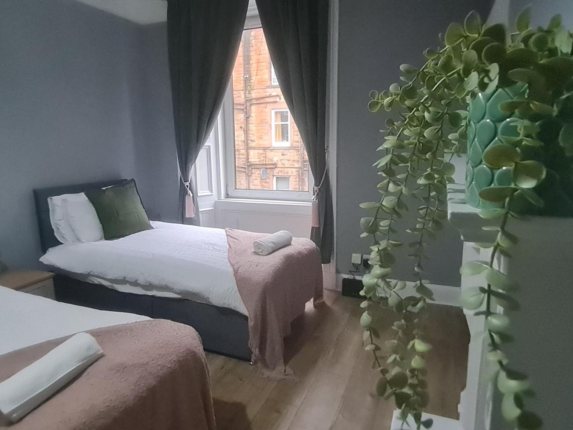 Modern 3 Bed With Free Parking