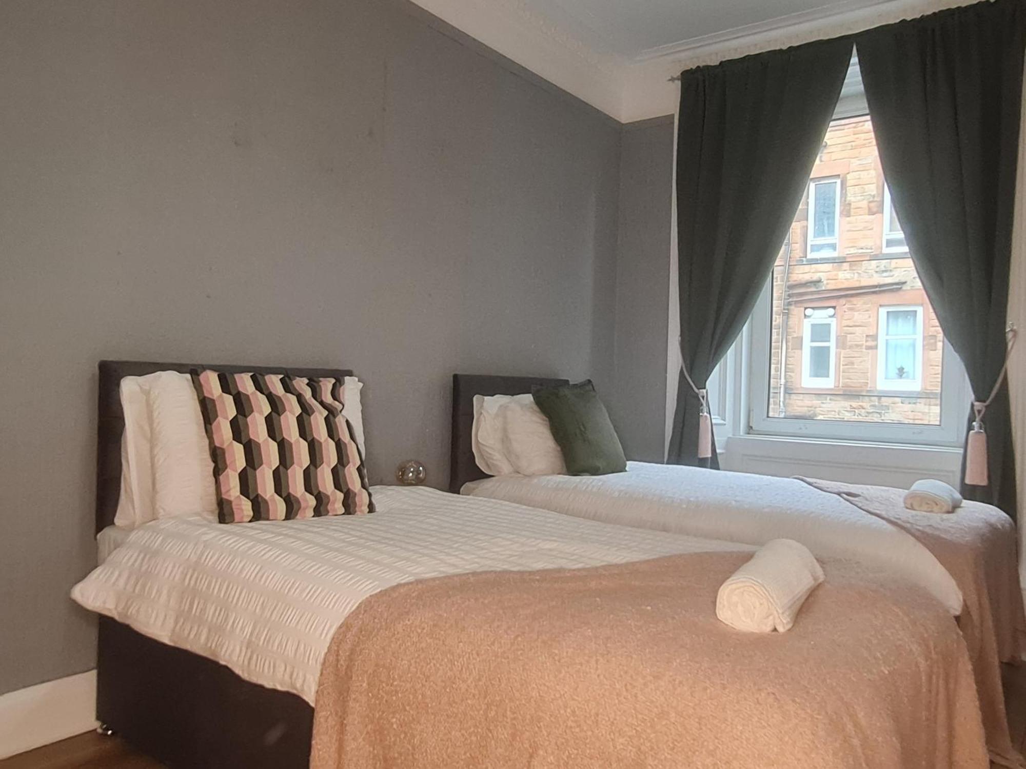 Modern 3 Bed With Free Parking Holiday home