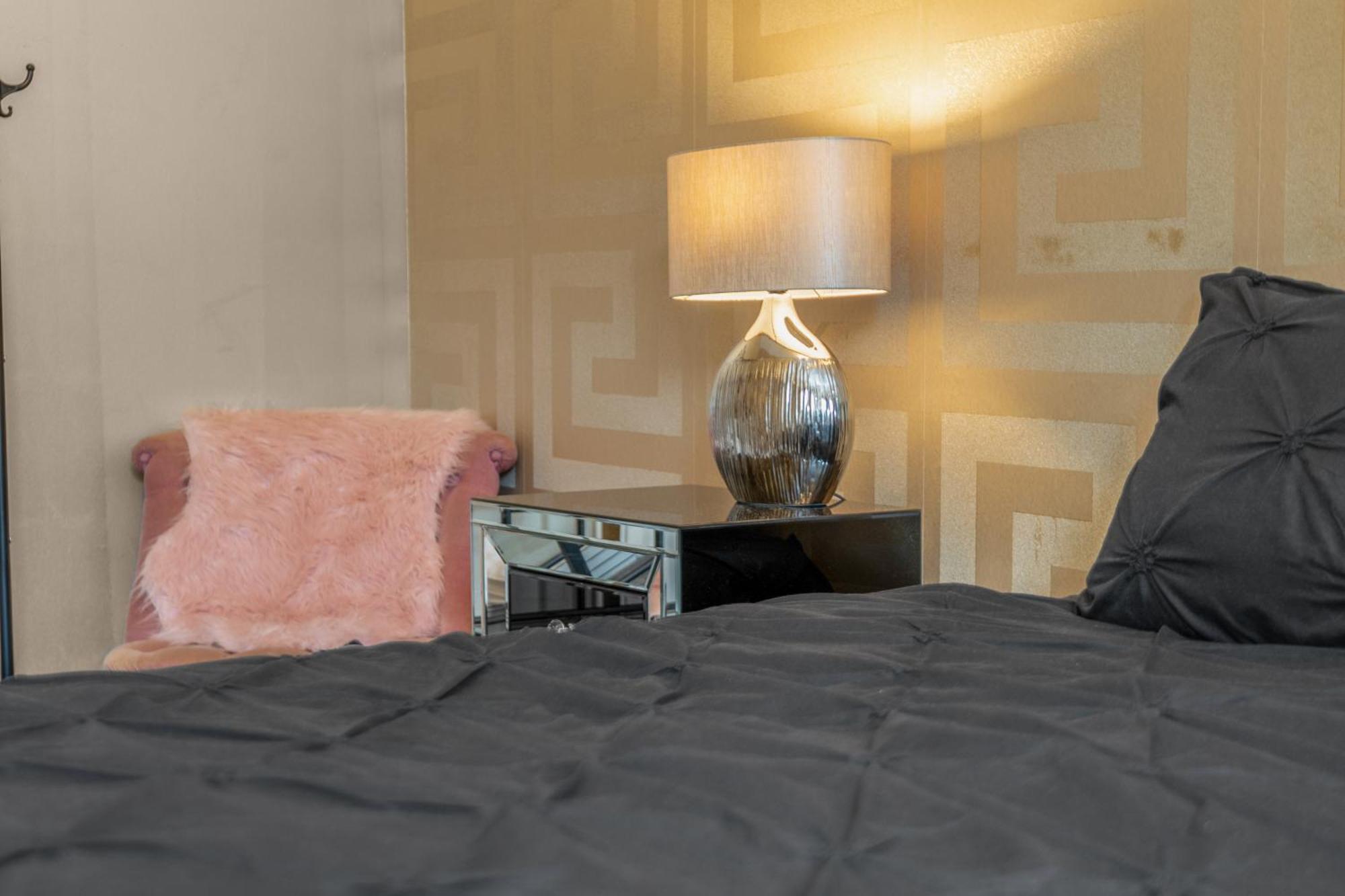 Gasthof Cosy, Stylish Bedroom For Business And Work Travellers Edinburgh