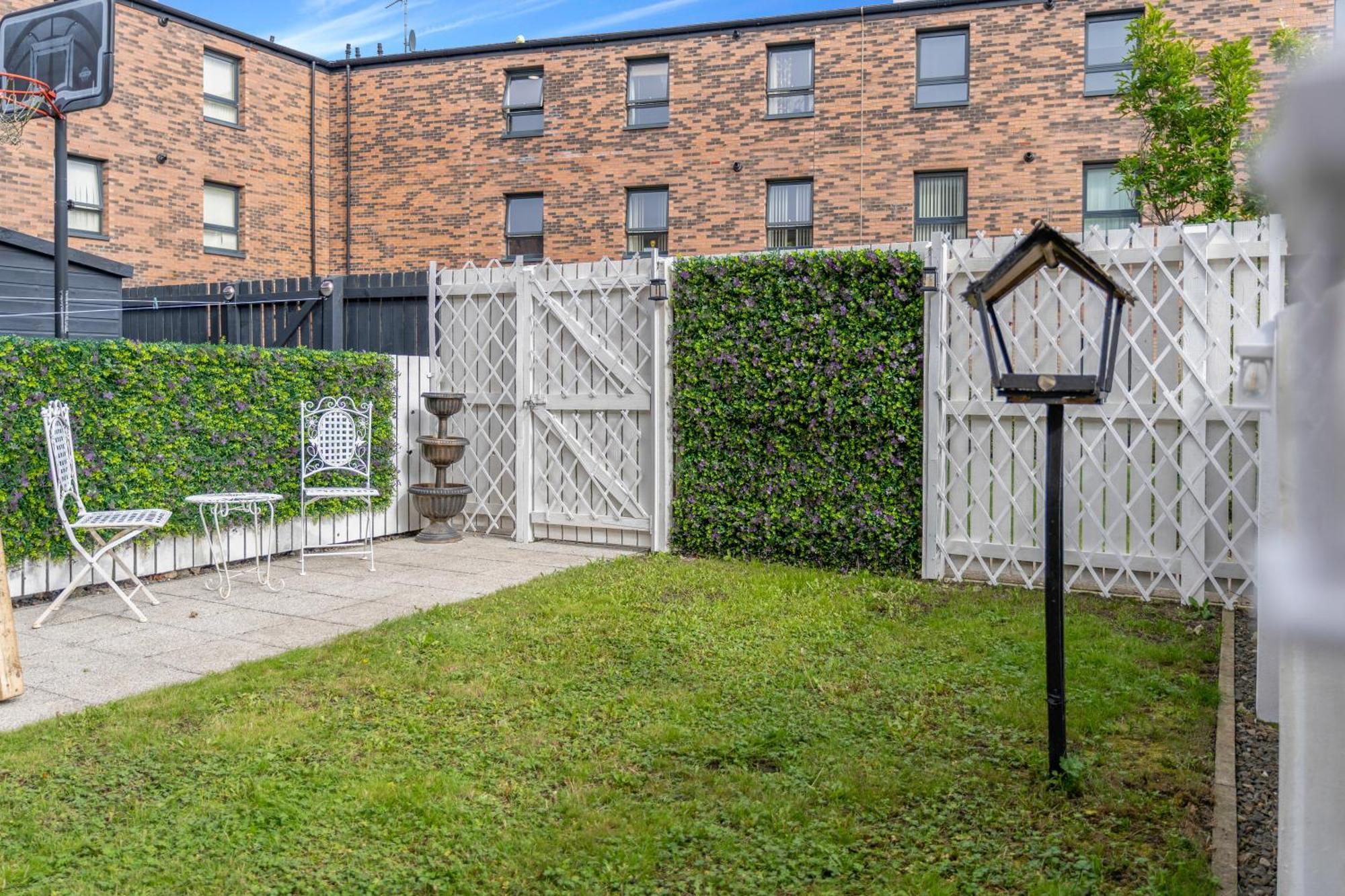 Gasthof Cosy, Stylish Bedroom For Business And Work Travellers Edinburgh