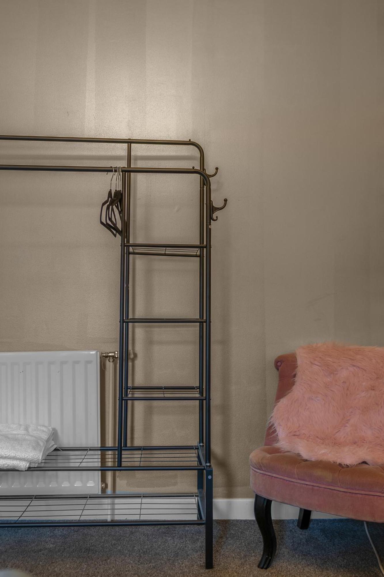 Gasthof Cosy, Stylish Bedroom For Business And Work Travellers