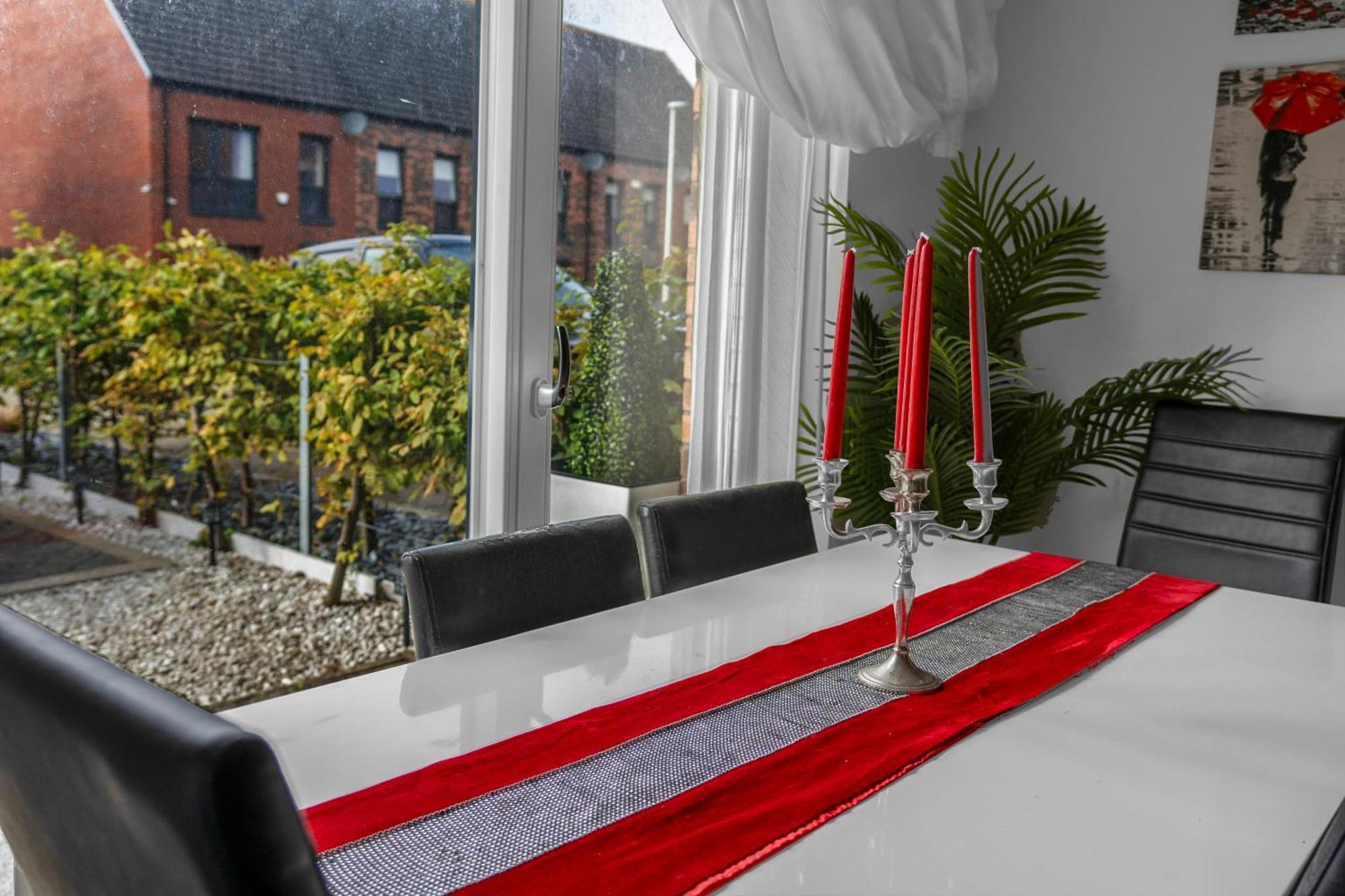 Gasthof Cosy, Stylish Bedroom For Business And Work Travellers *