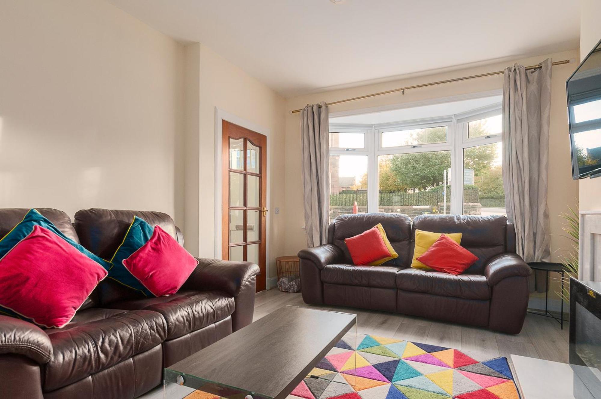 2 Bed Property, Sleeps 5, Free Parking, Near Centre Holiday home Edinburgh