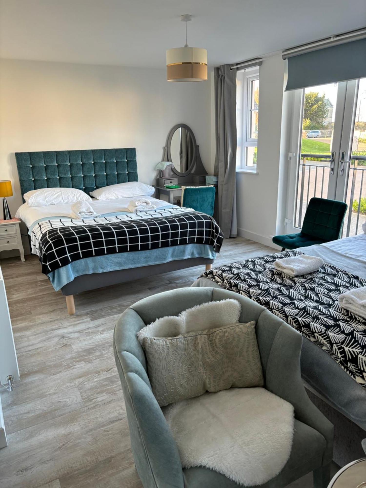 Large En Bedroom For 2 Persons No Breakfast Provided * Edinburgh