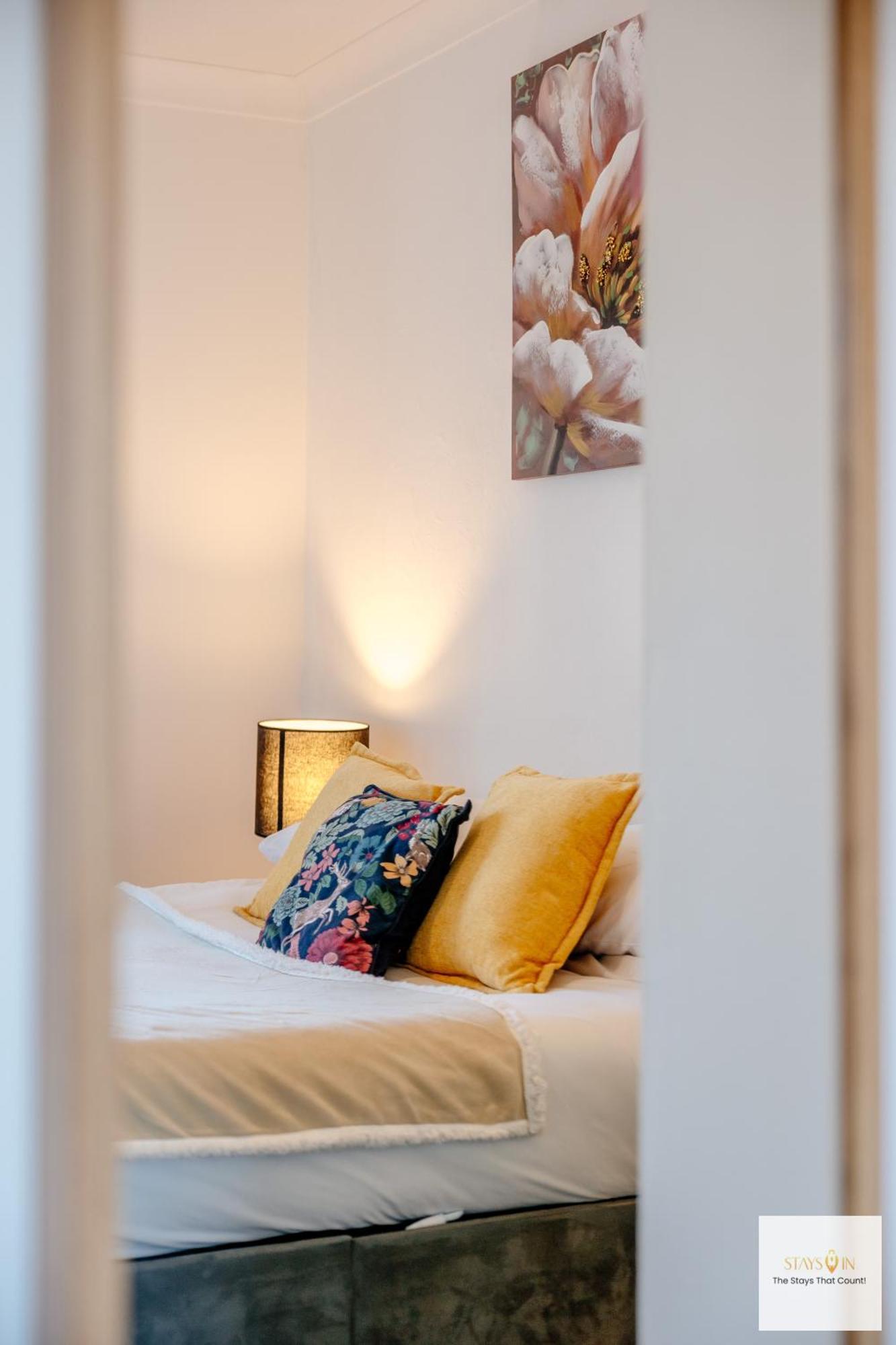Fab Centre Flat - Free Parking Apartment *