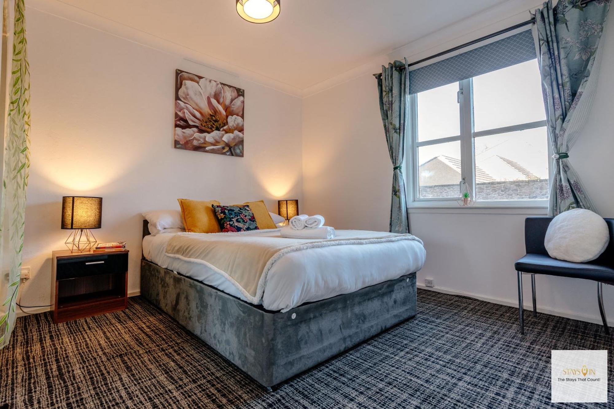Fab Centre Flat - Free Parking * EDI