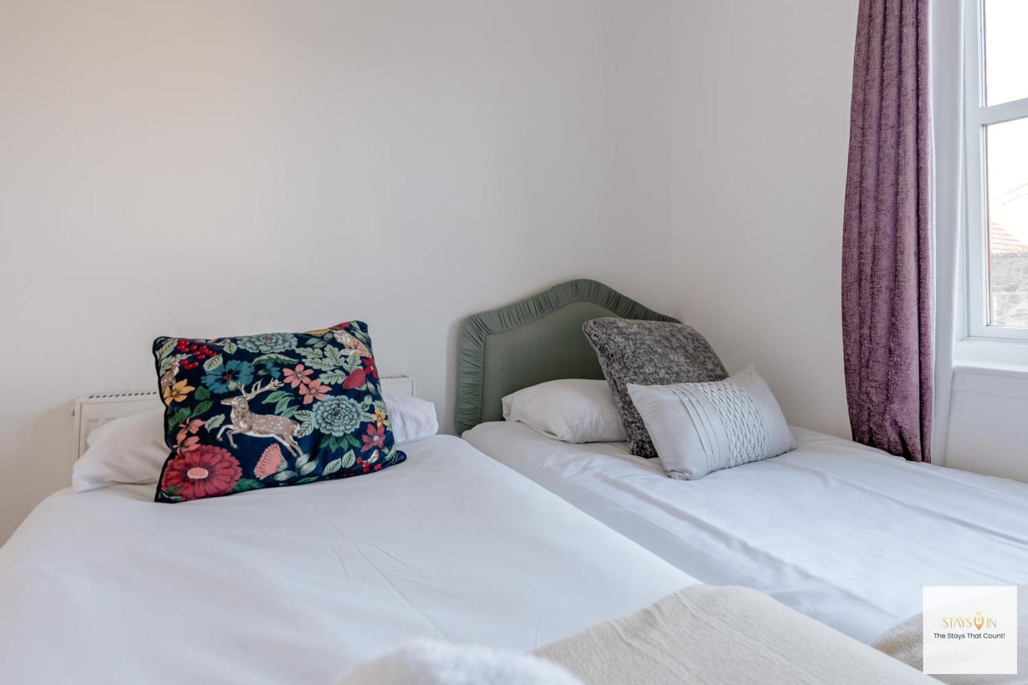 Fab Centre Flat - Free Parking Apartment *