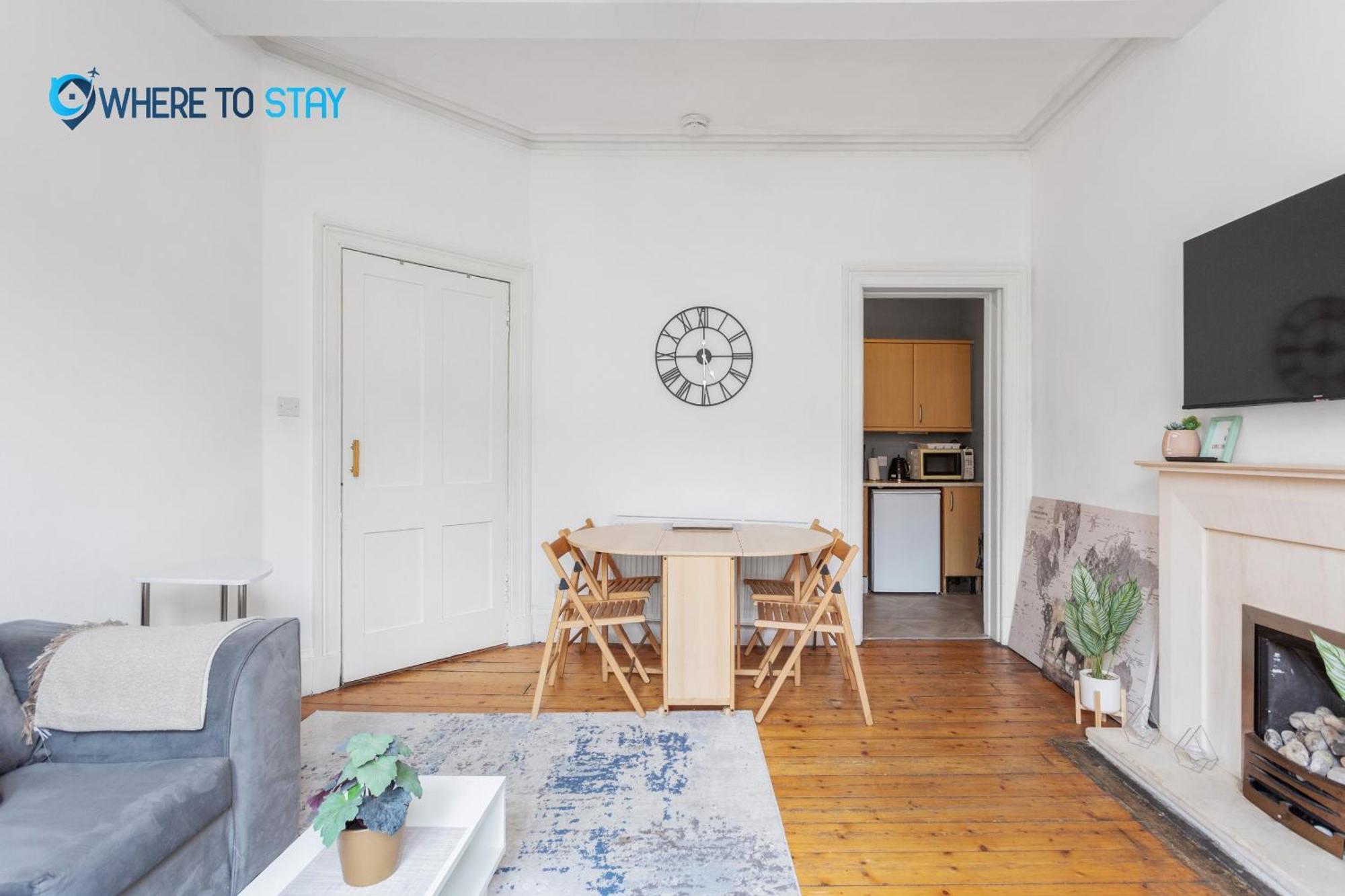2 Bed - 7 Min Walk Train Station Apartment