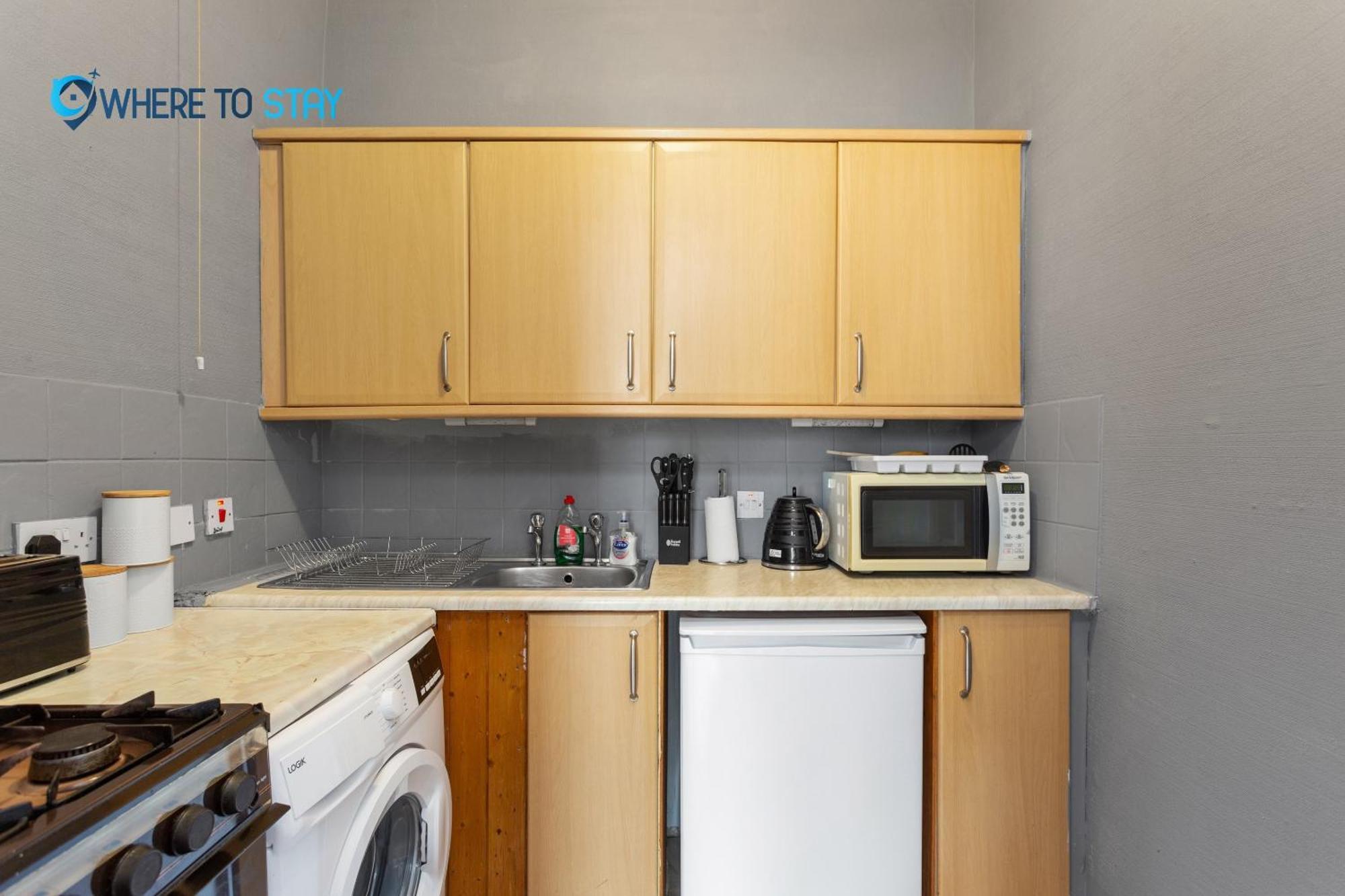 2 Bed - 7 Min Walk Train Station *