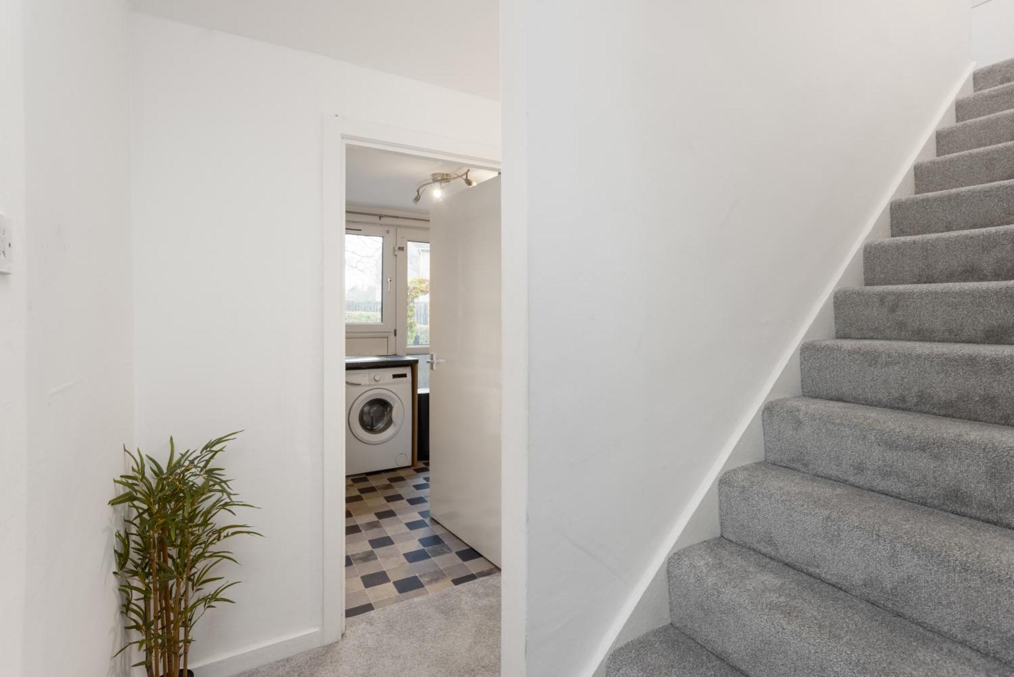 Stylish 3bed House Near Airport Apartment *