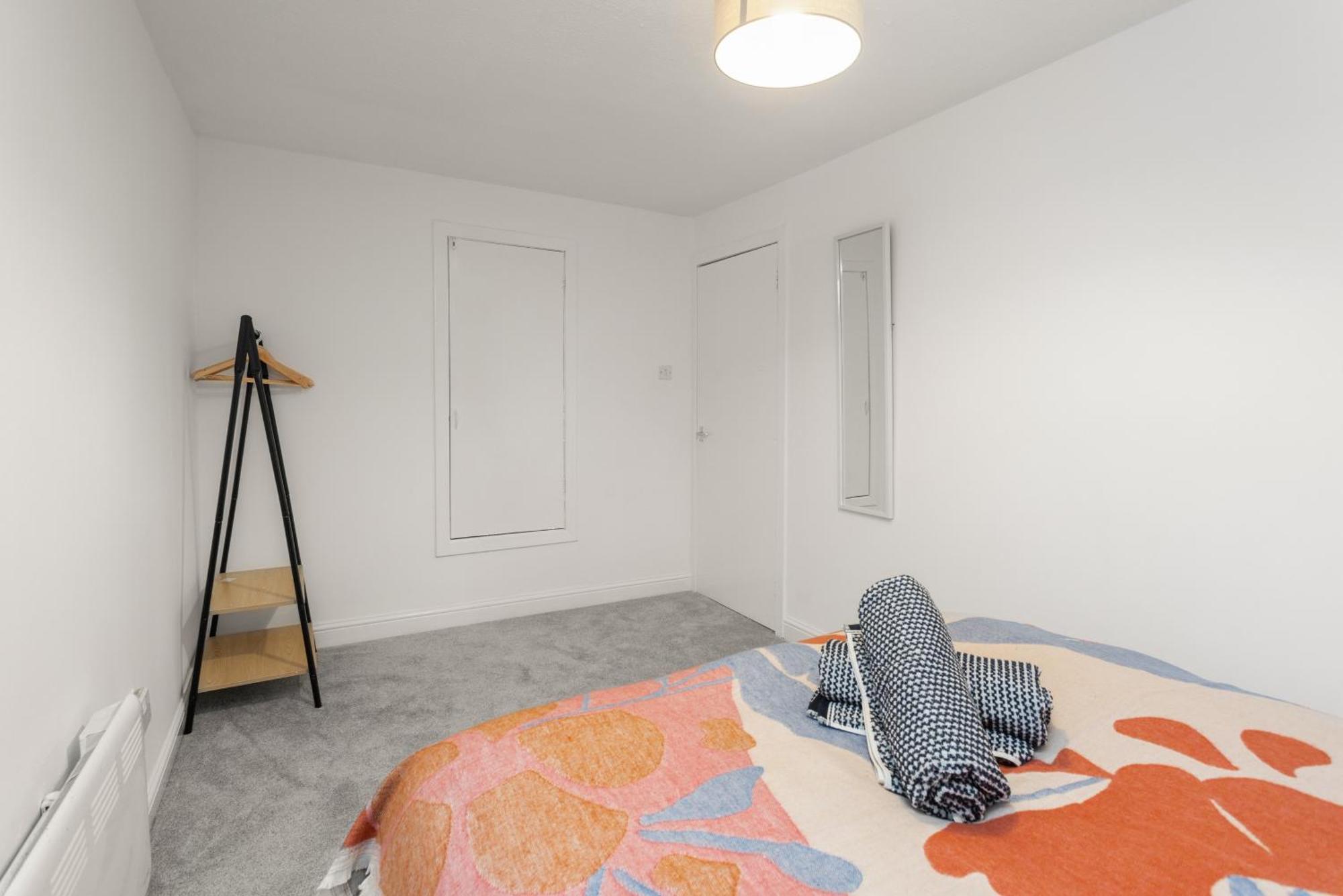 Stylish 3bed House Near Airport Apartment *