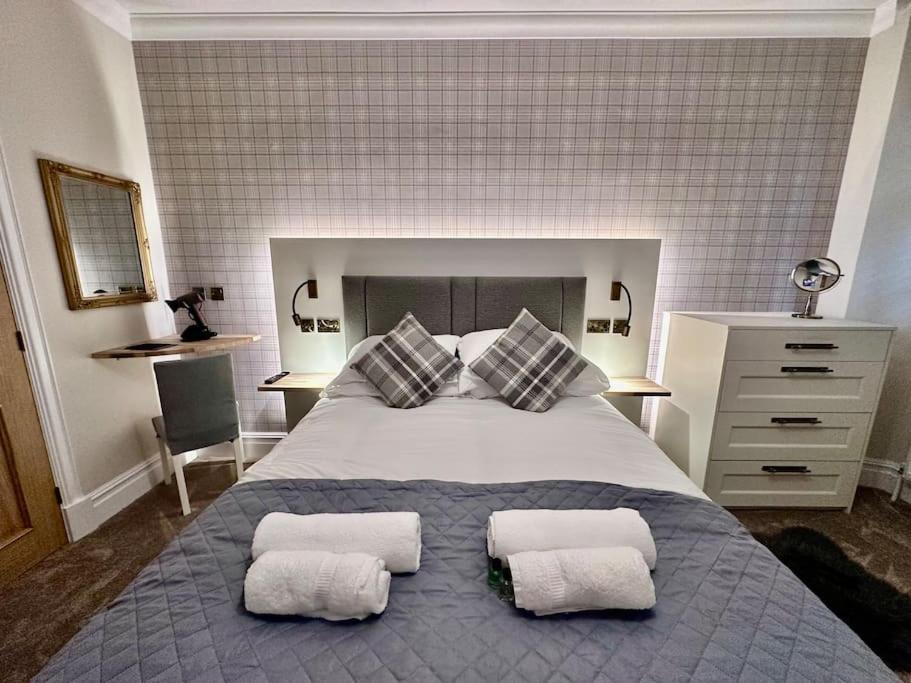 Spectacular 2 Bed, 2 Bath In Centre Apartment Edinburgh