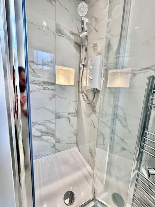 Apartment Spectacular 2 Bed, 2 Bath In Centre *