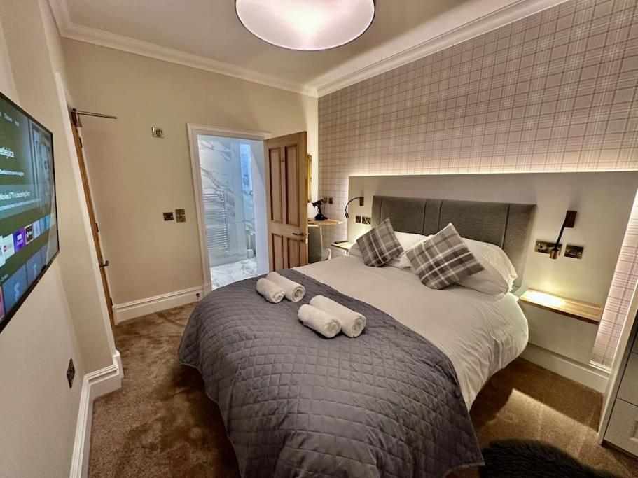 Spectacular 2 Bed, 2 Bath In Centre Apartment Edinburgh