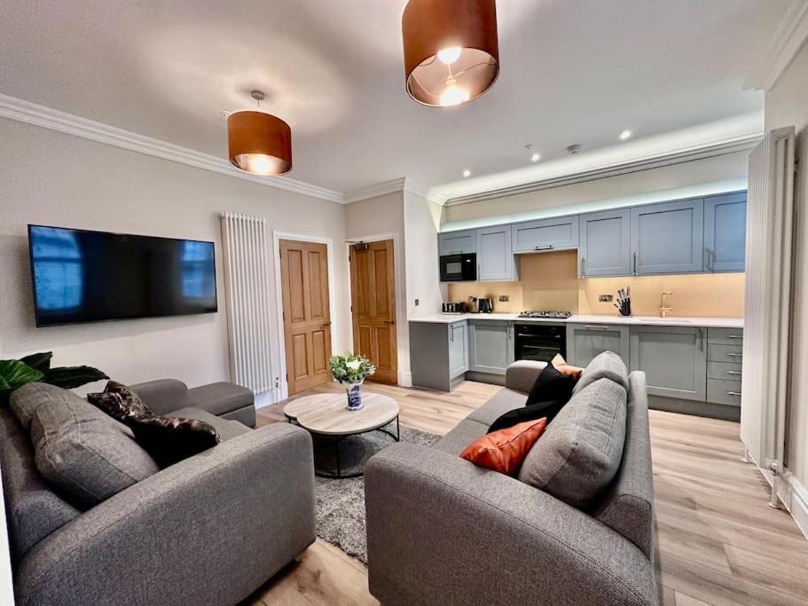 Spectacular 2 Bed, 2 Bath In Centre * Edinburgh