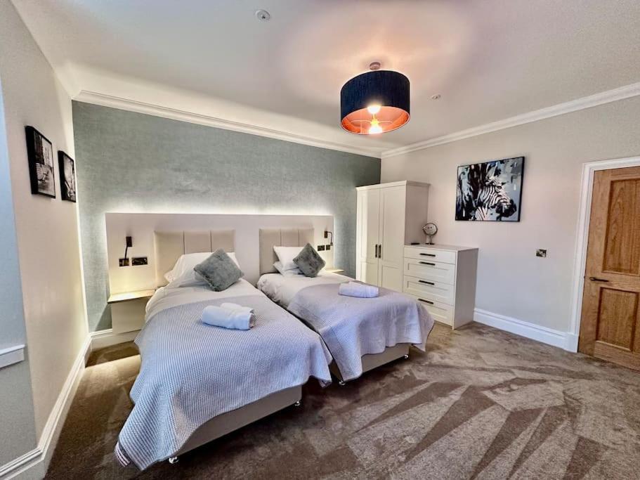 Spectacular 2 Bed, 2 Bath In Centre Edinburgh