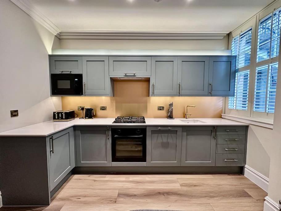 Apartment Spectacular 2 Bed, 2 Bath In Centre *