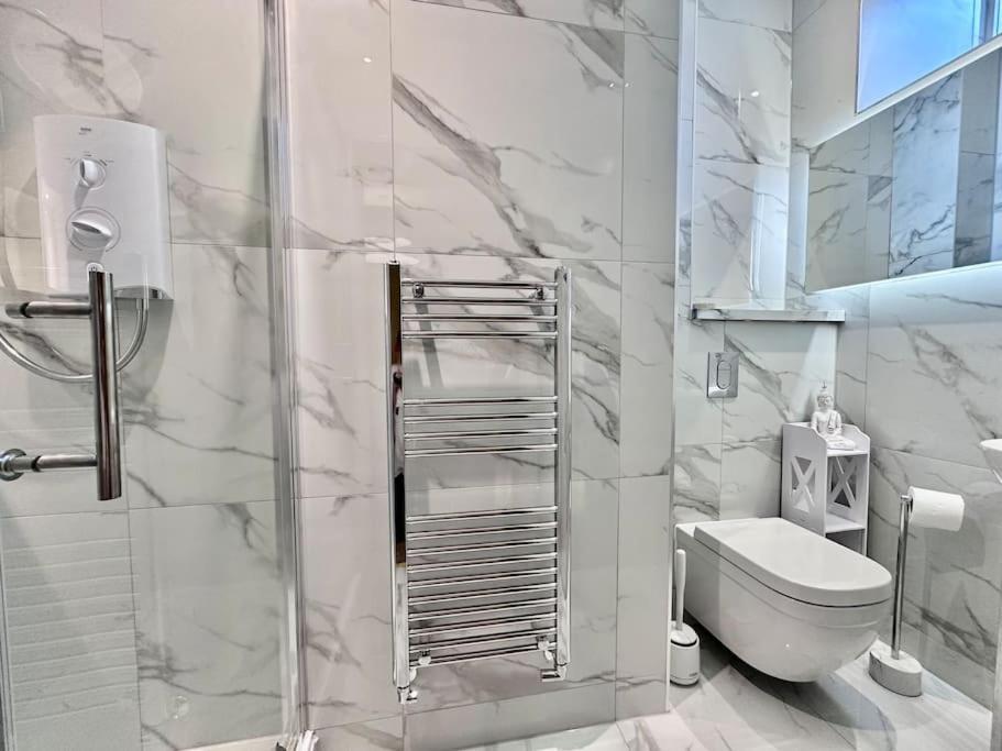 Spectacular 2 Bed, 2 Bath In Centre Edinburgh