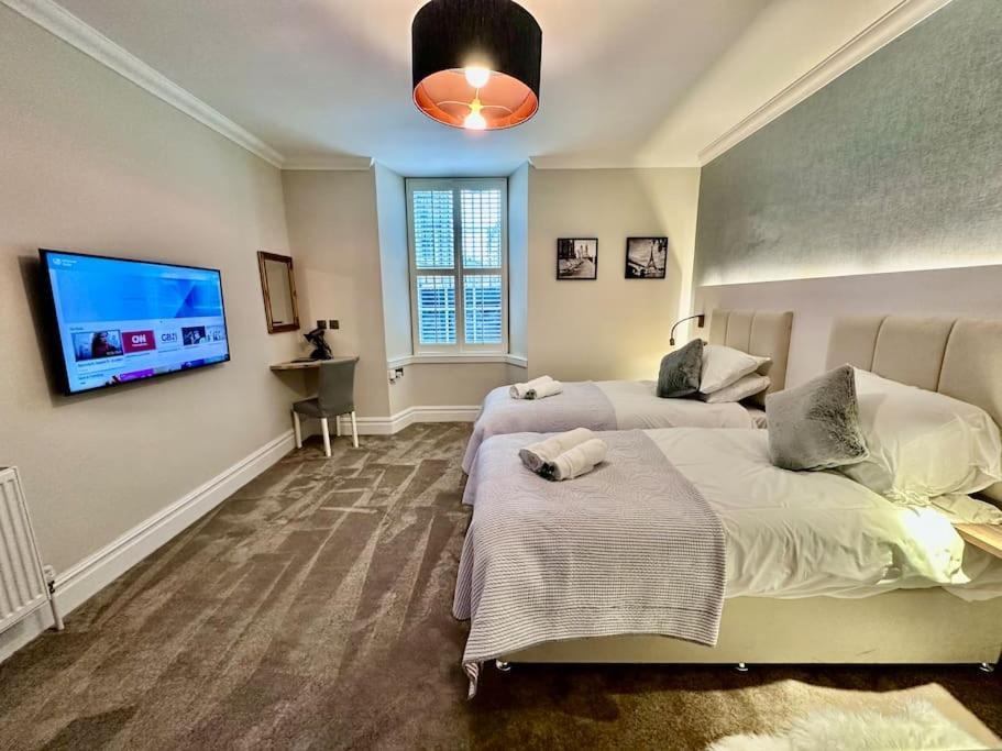 Spectacular 2 Bed, 2 Bath In Centre