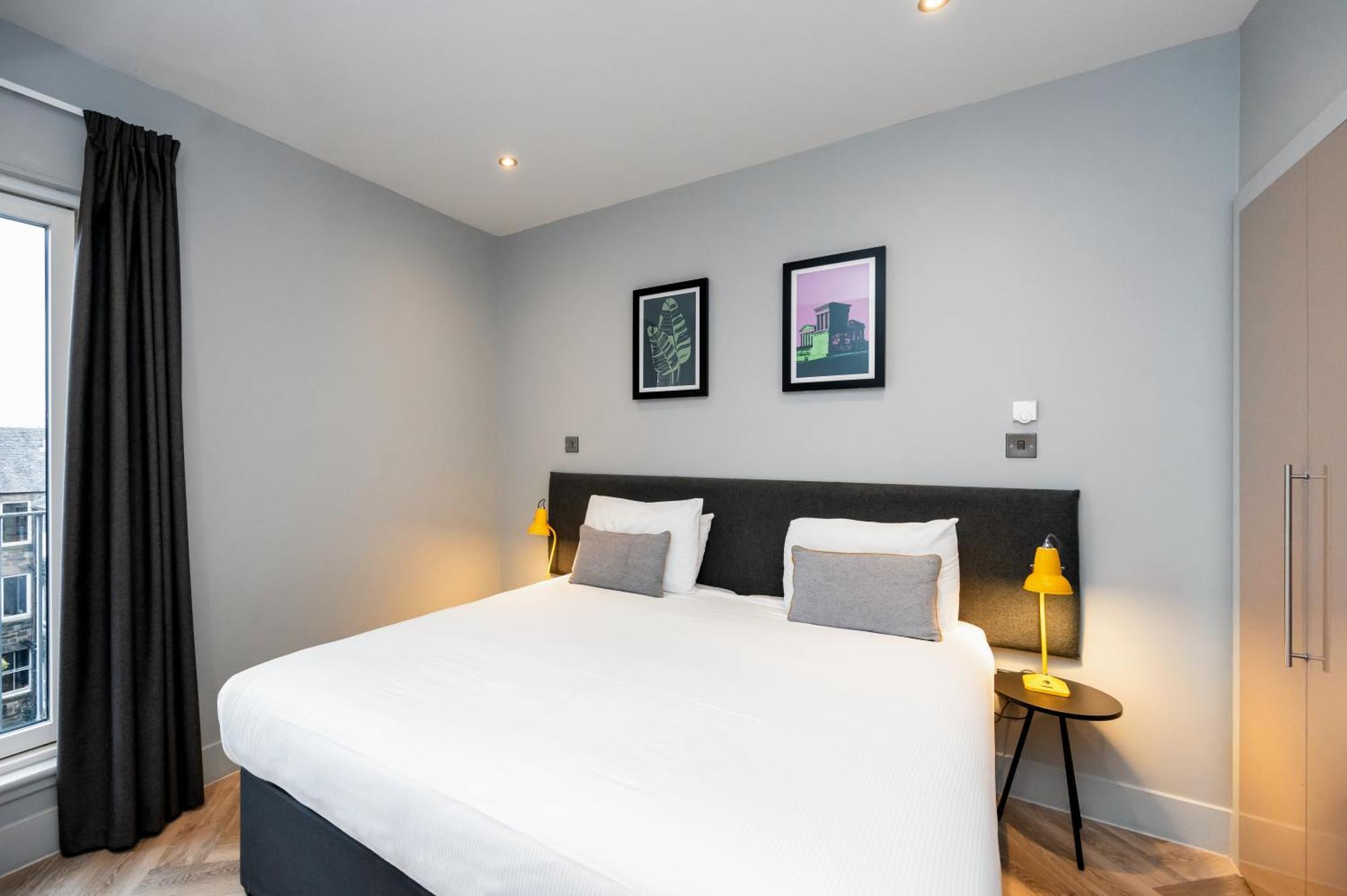 Aparthotel Staycity West End 4*