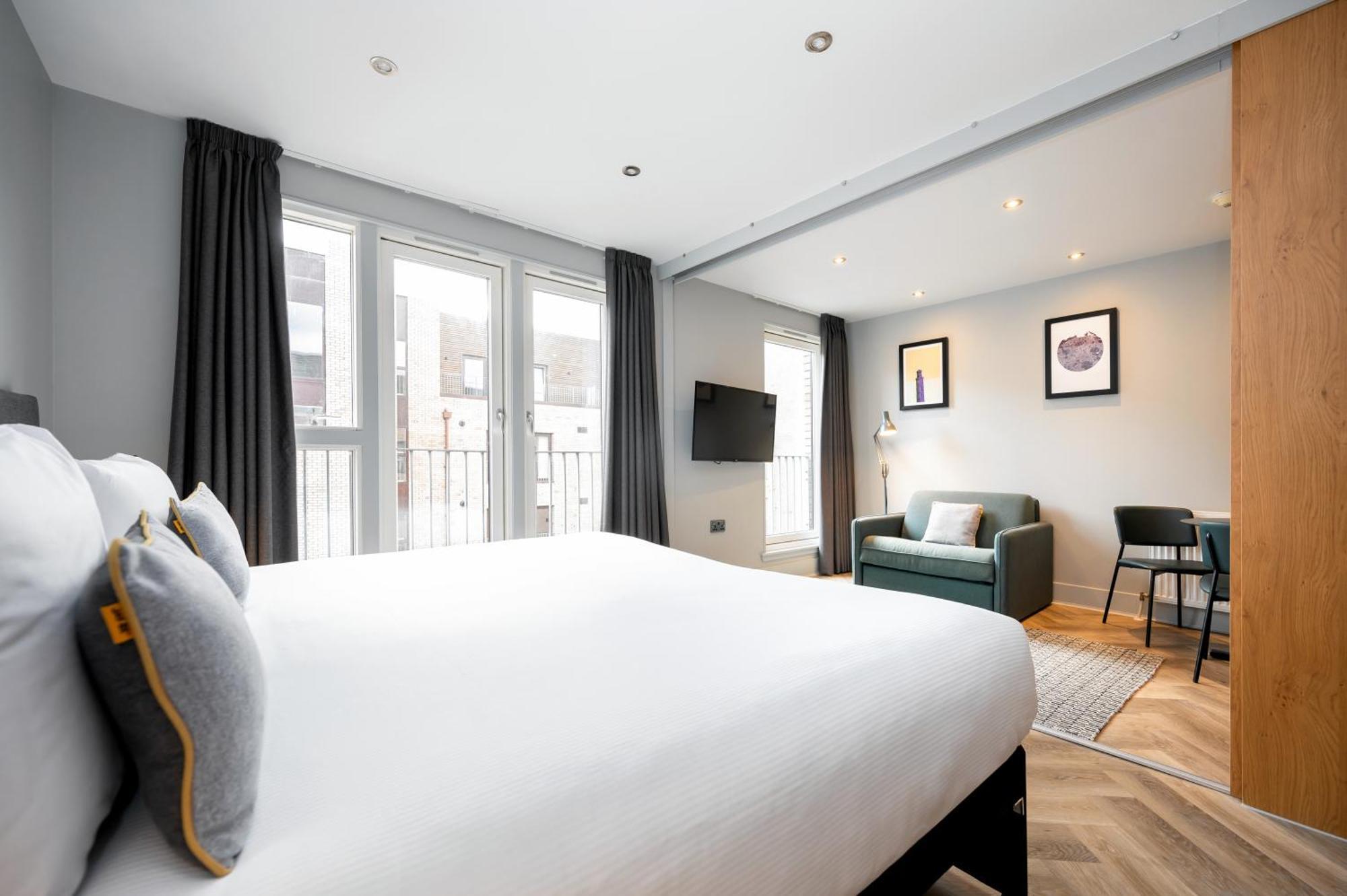 Staycity West End Aparthotel