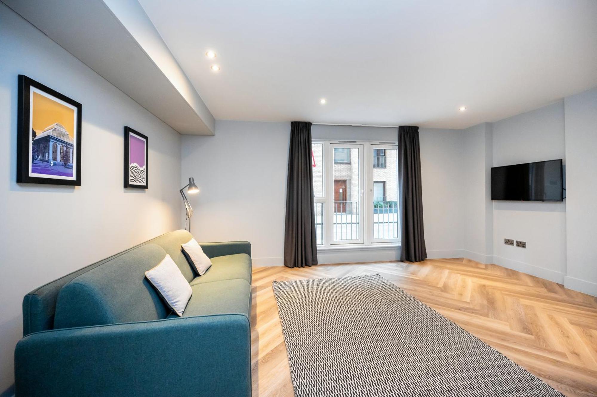 Aparthotel Staycity West End 4*