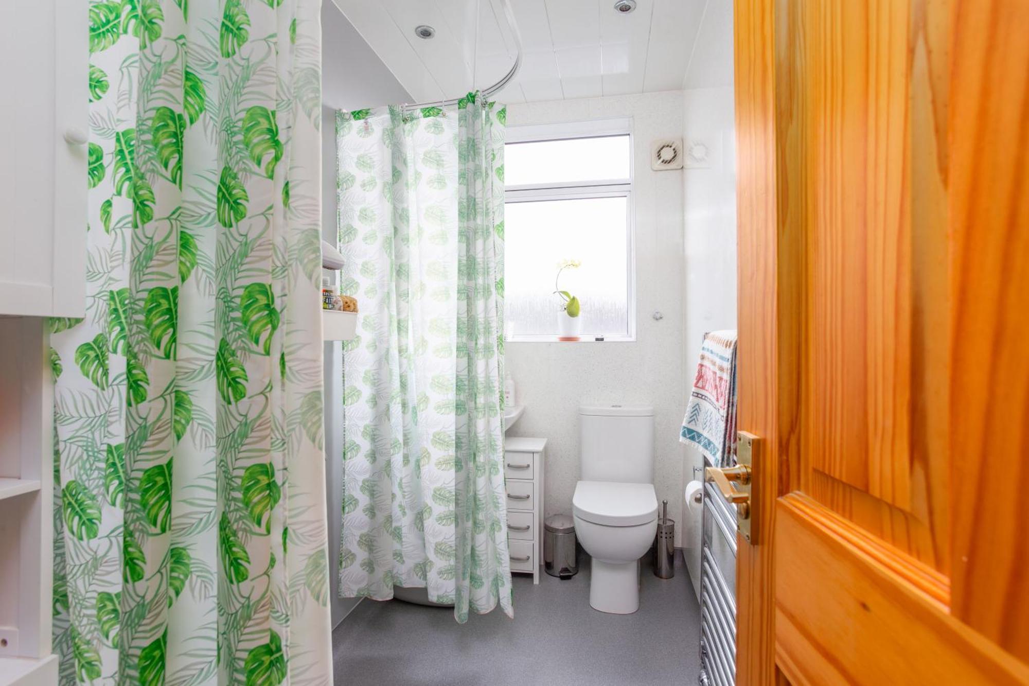 Bright & Spacious Double With Garden View- Close To Airport & Centre Édimbourg