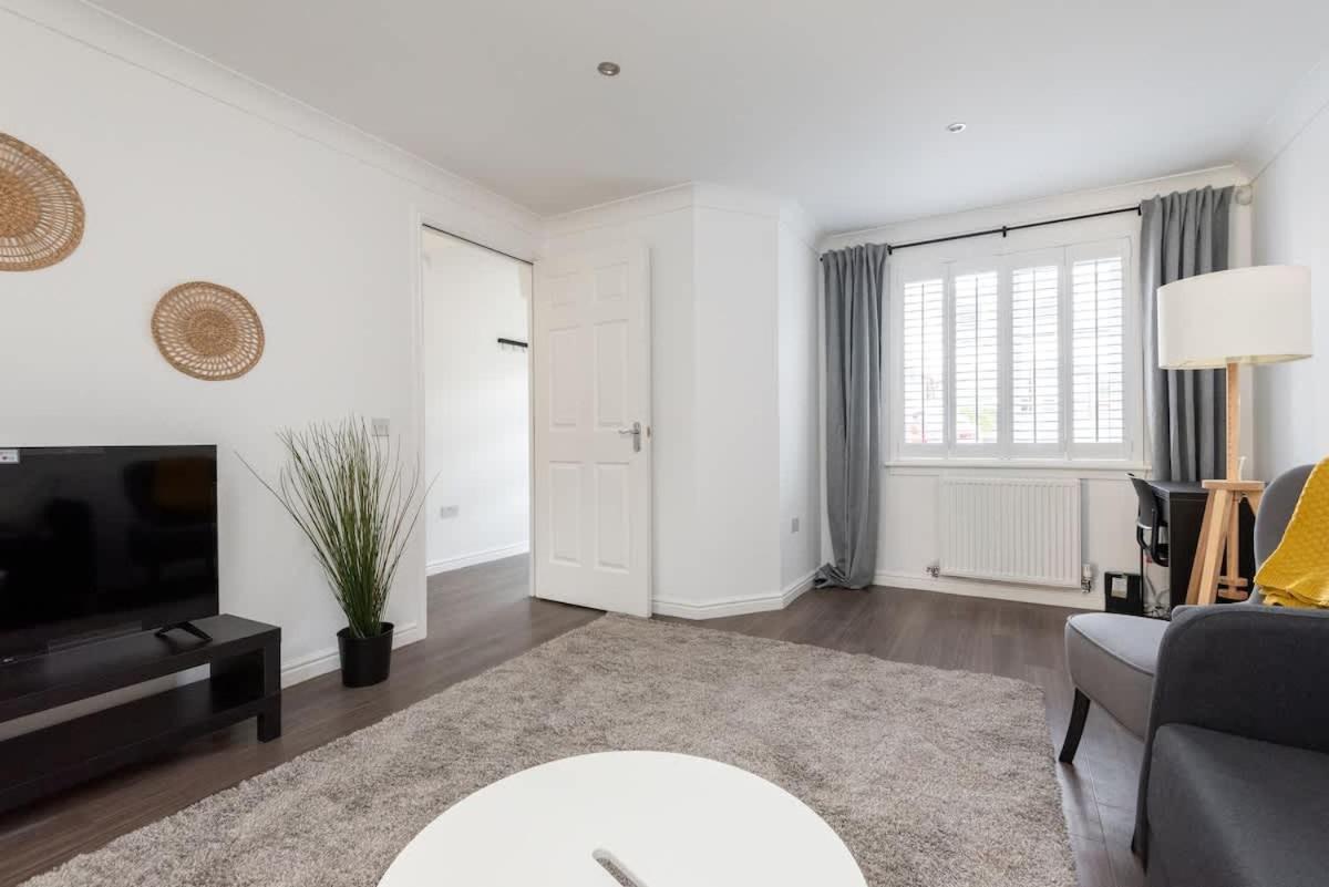 4 Bedroom House - Free Parking Vakantiehuis *