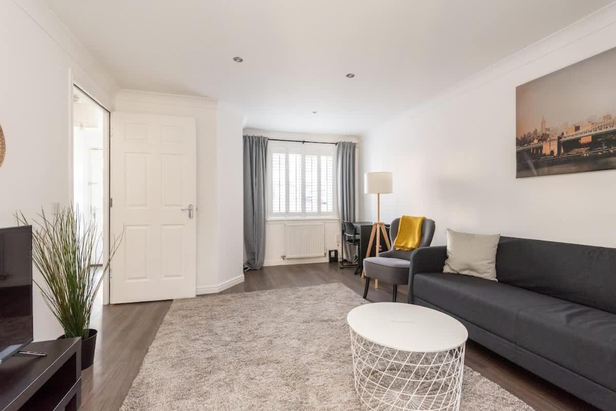 4 Bedroom House - Free Parking Vakantiehuis EDI