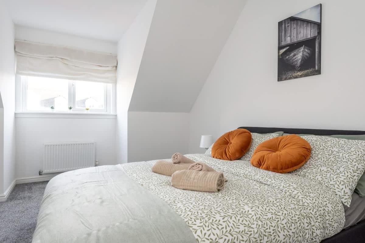 4 Bedroom House - Free Parking Vakantiehuis *