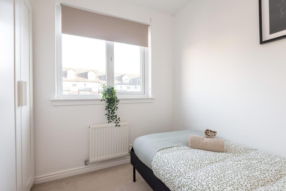 4 Bedroom House - Free Parking Vakantiehuis *