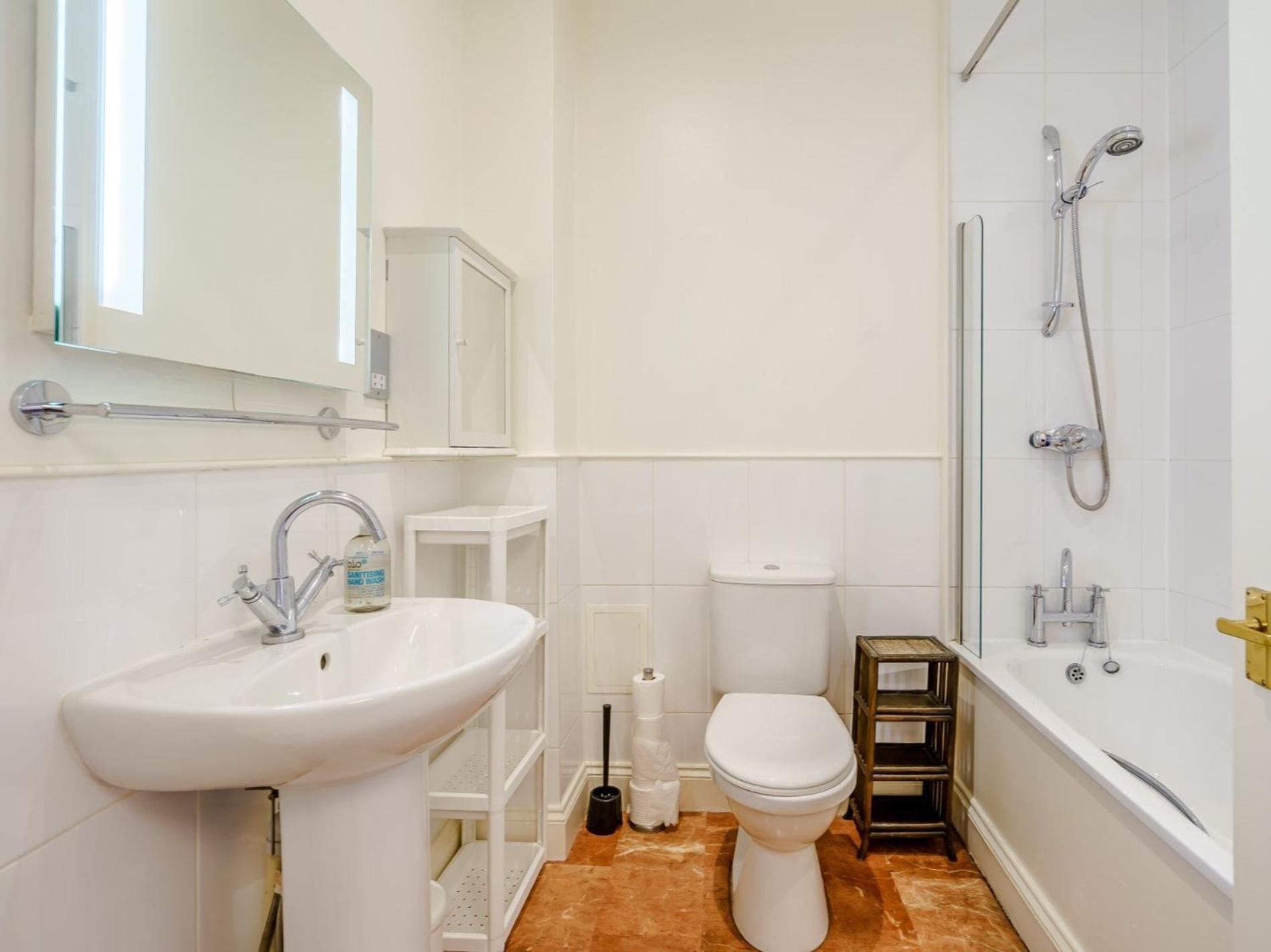 3 Bed In 79008 Apartment
