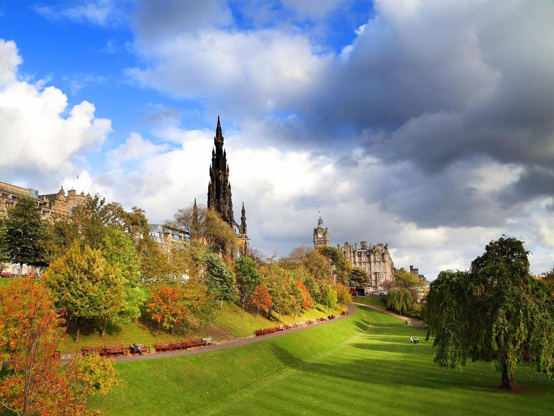 3 Bed In 79008 Apartment Edinburgh