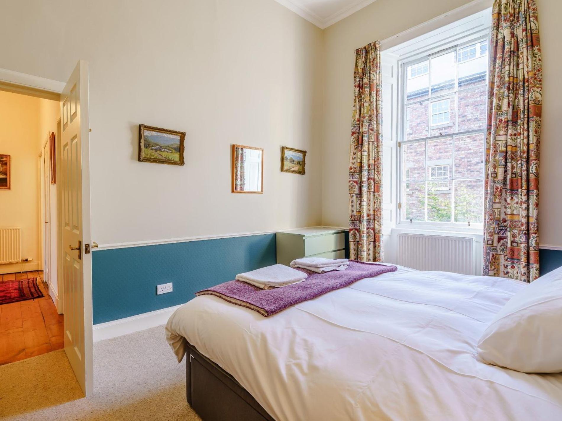 3 Bed In 79008 * Edinburgh