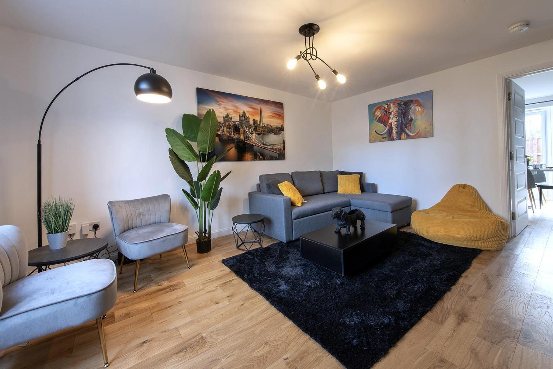 Luxury 4 Bedroom Townhouse With Free Parking Appartement *