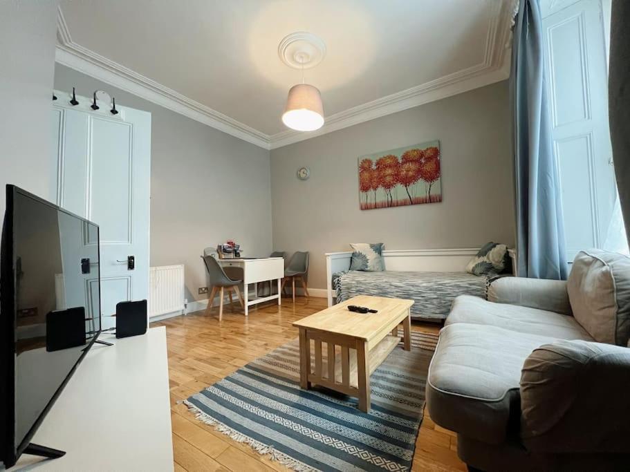 Centre 2 Bedroom Close To Castle&university Apartment *