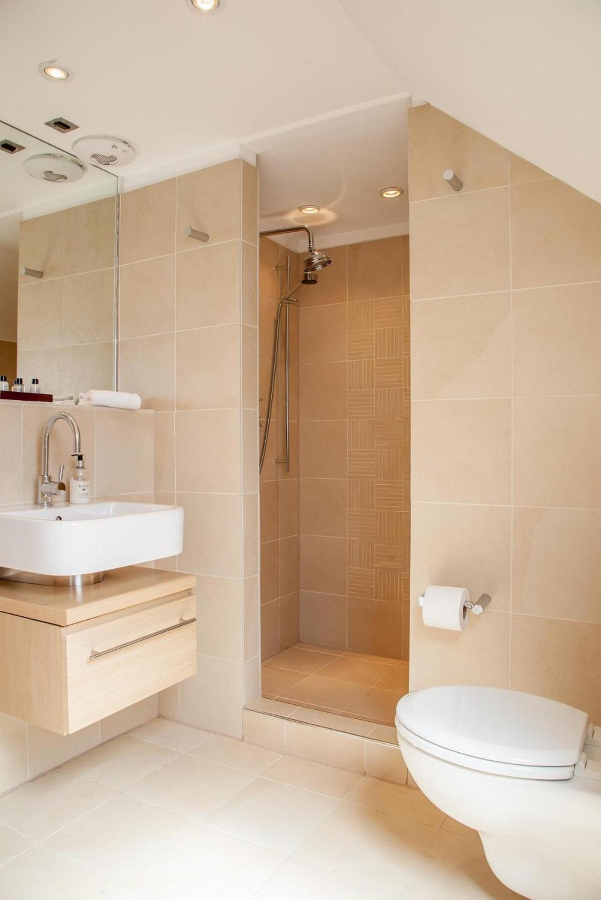 Cs Exclusive Of Princess Street West End Aparthotel *