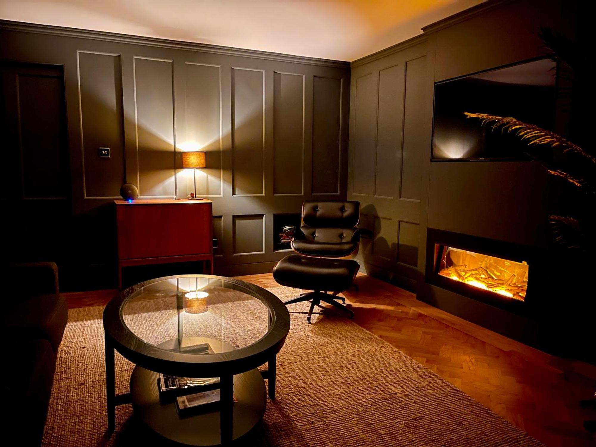 - - With Balcony And Free, Secure Garage Parking Appartement *