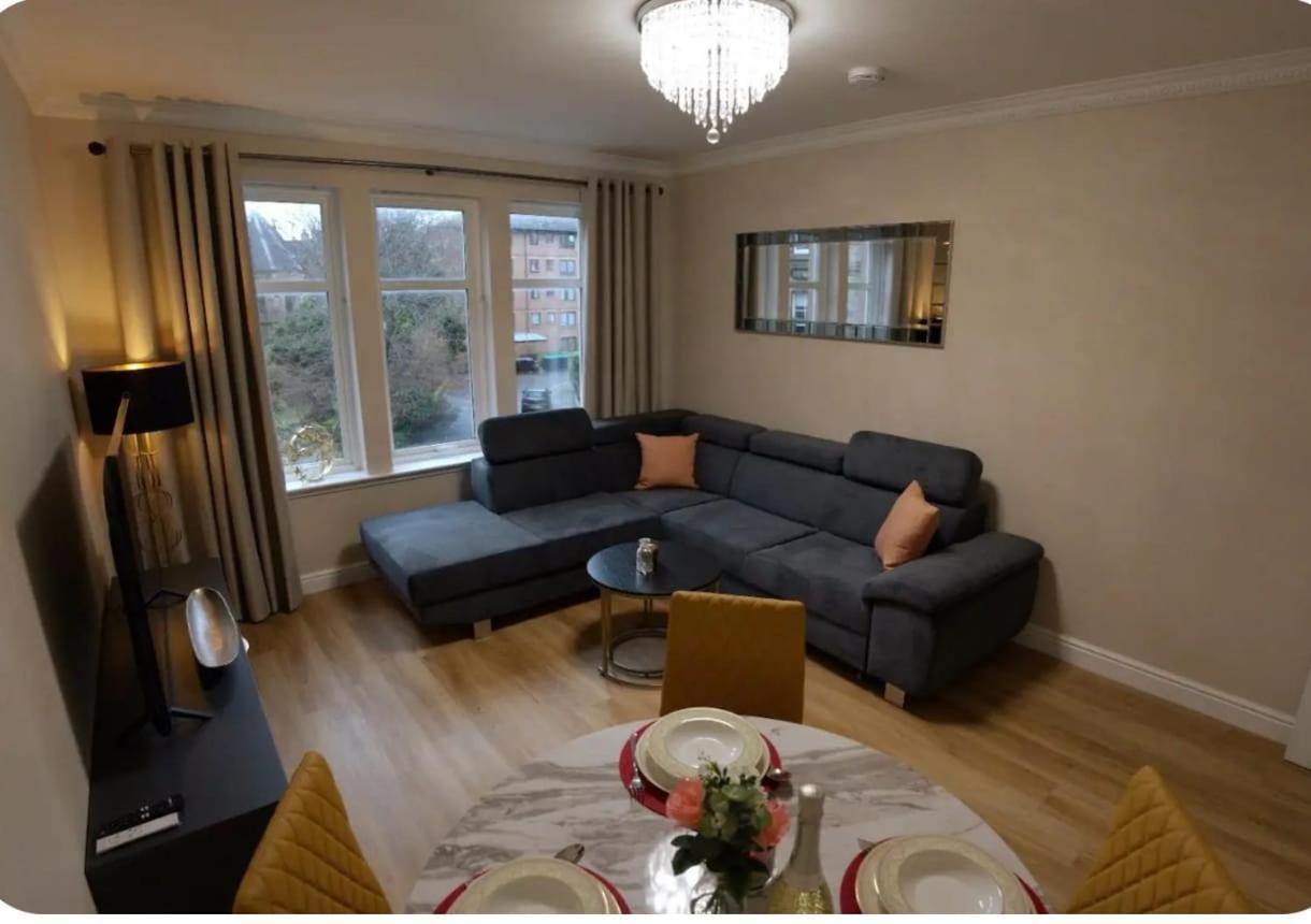 Modern 2 King Size Bed Flat Free Parking Edinburgh