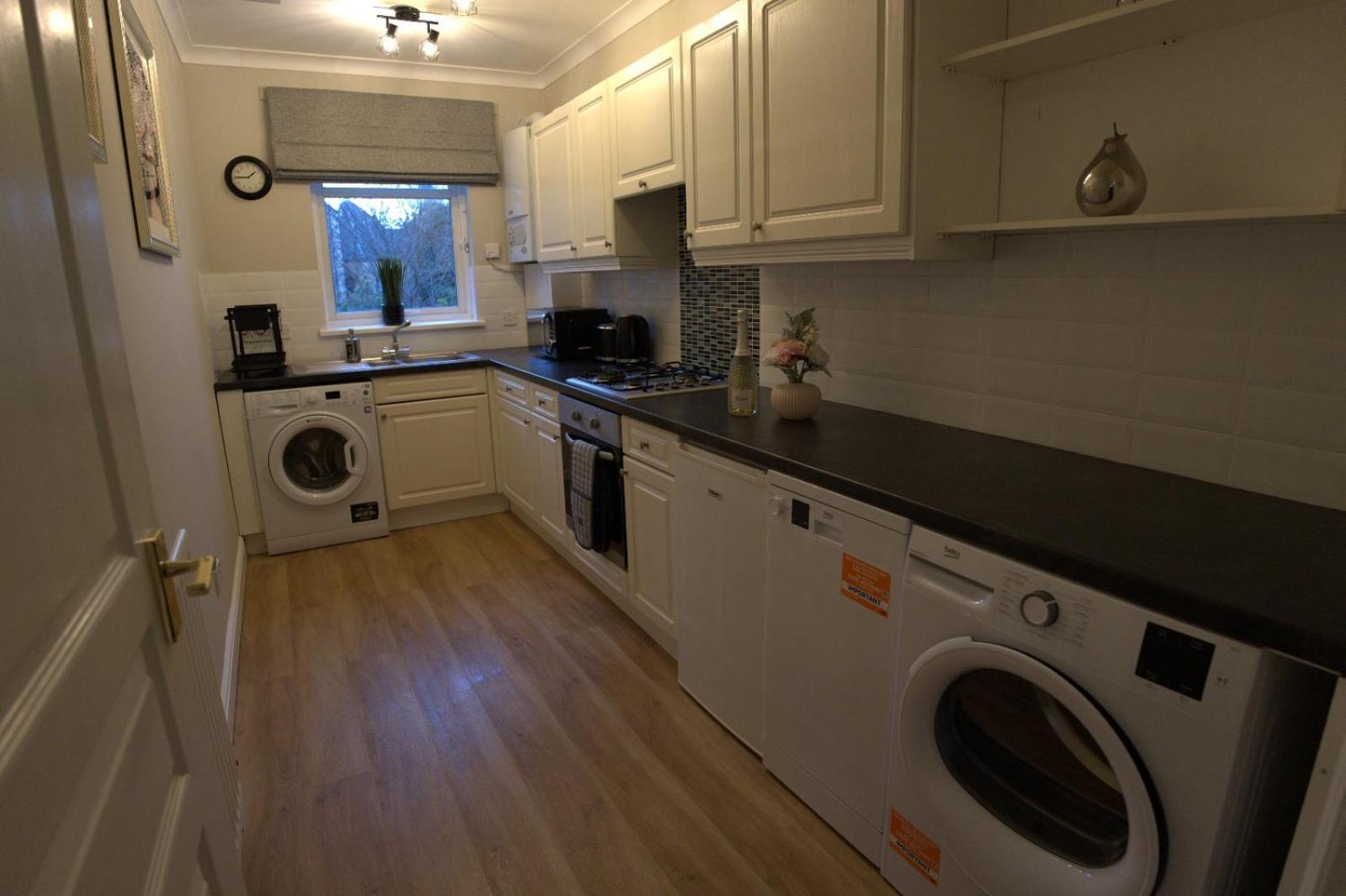 Modern 2 King Size Bed Flat Free Parking Apartment Edinburgh