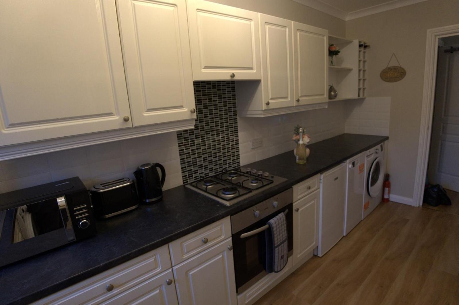 Modern 2 King Size Bed Flat Free Parking