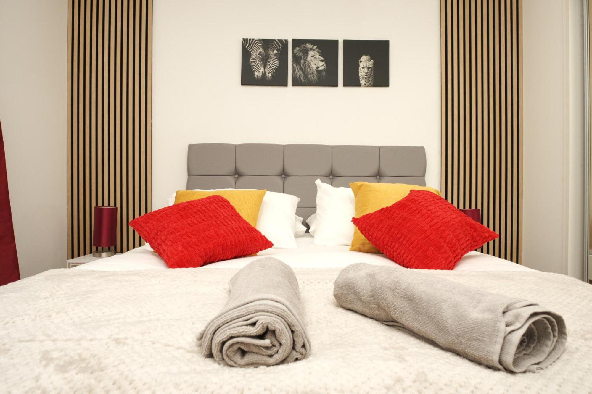 Apartment Modern 2br City Centre Apt With Arthur's Seat View