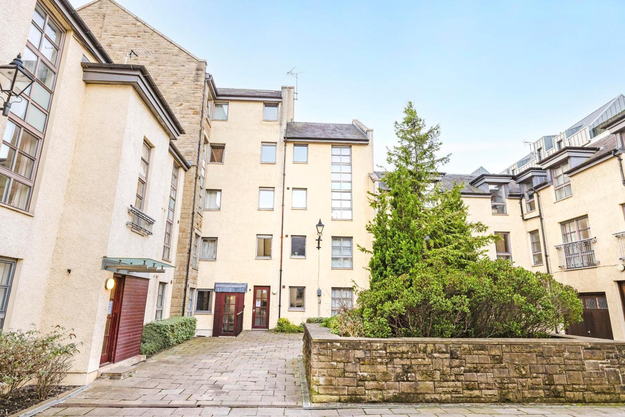Joivy Stylish With Balcony In Old Town * Edinburgh